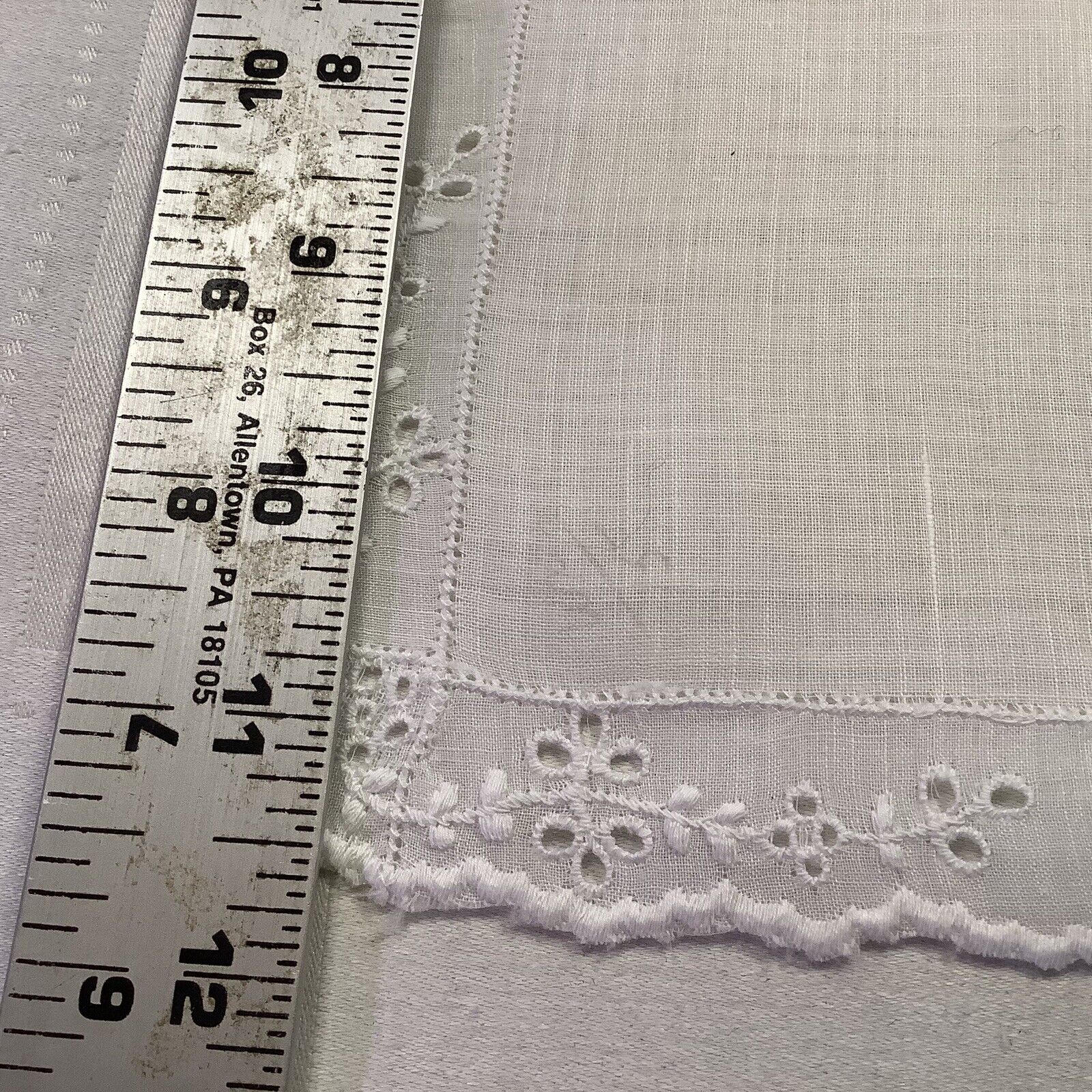 10975🌟Antique 1900s Early Broderie Anglaise Eyelet Wedding Handkerchief Cutter
