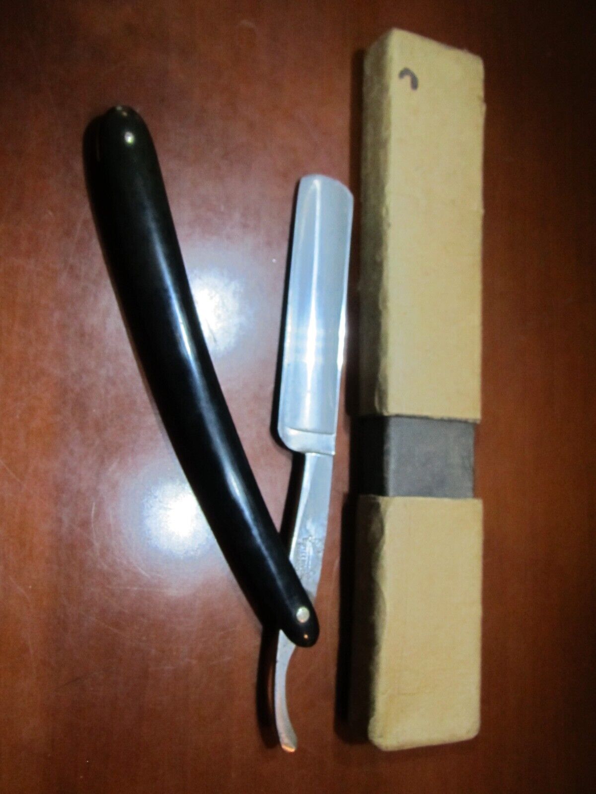 Antique Golden Rule Cutlery Co. Chicago Straight Razor  . 1900s