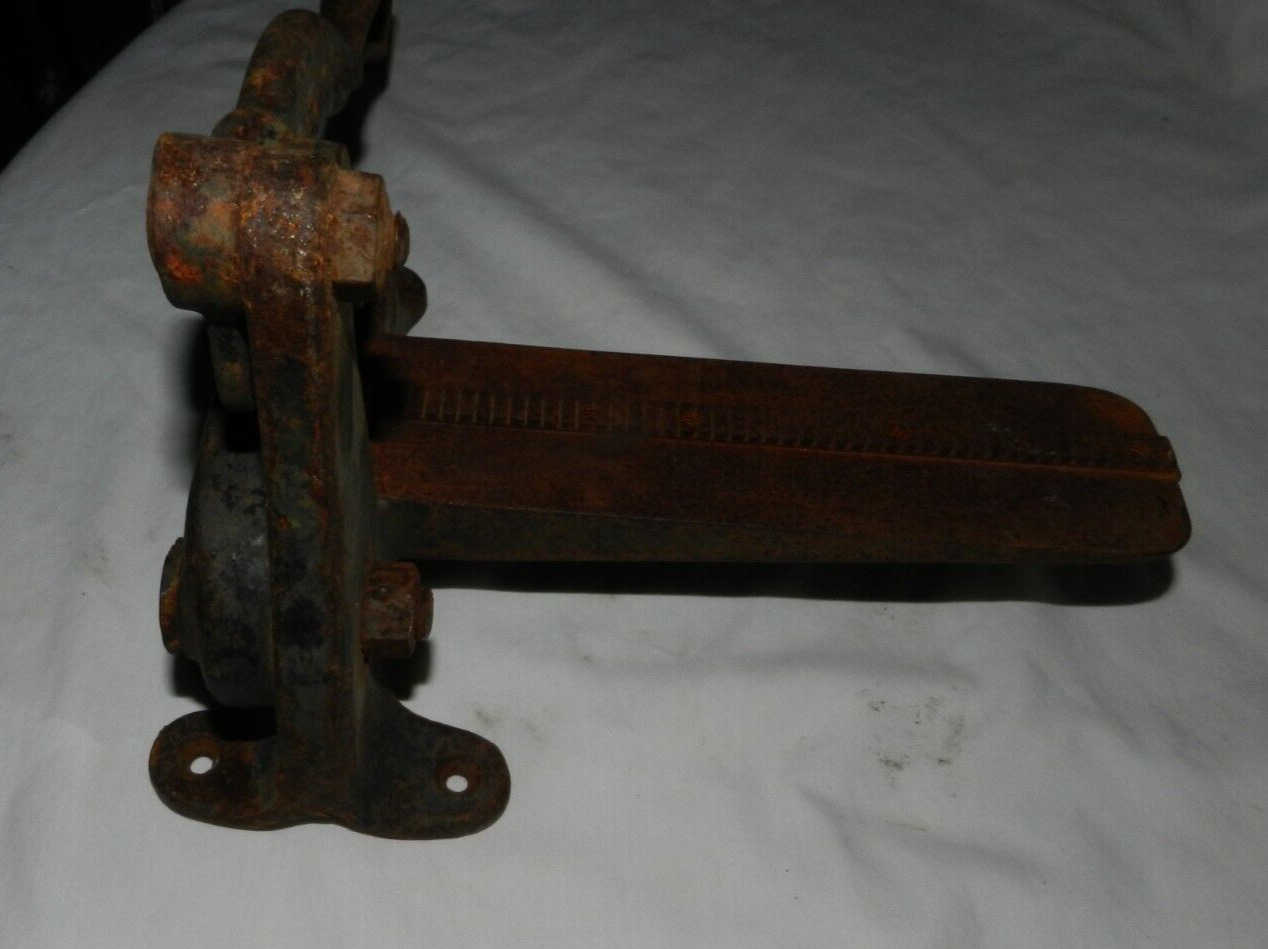1900's Golden Co.  Cast Iron Hand Cutter Crusty Barn find