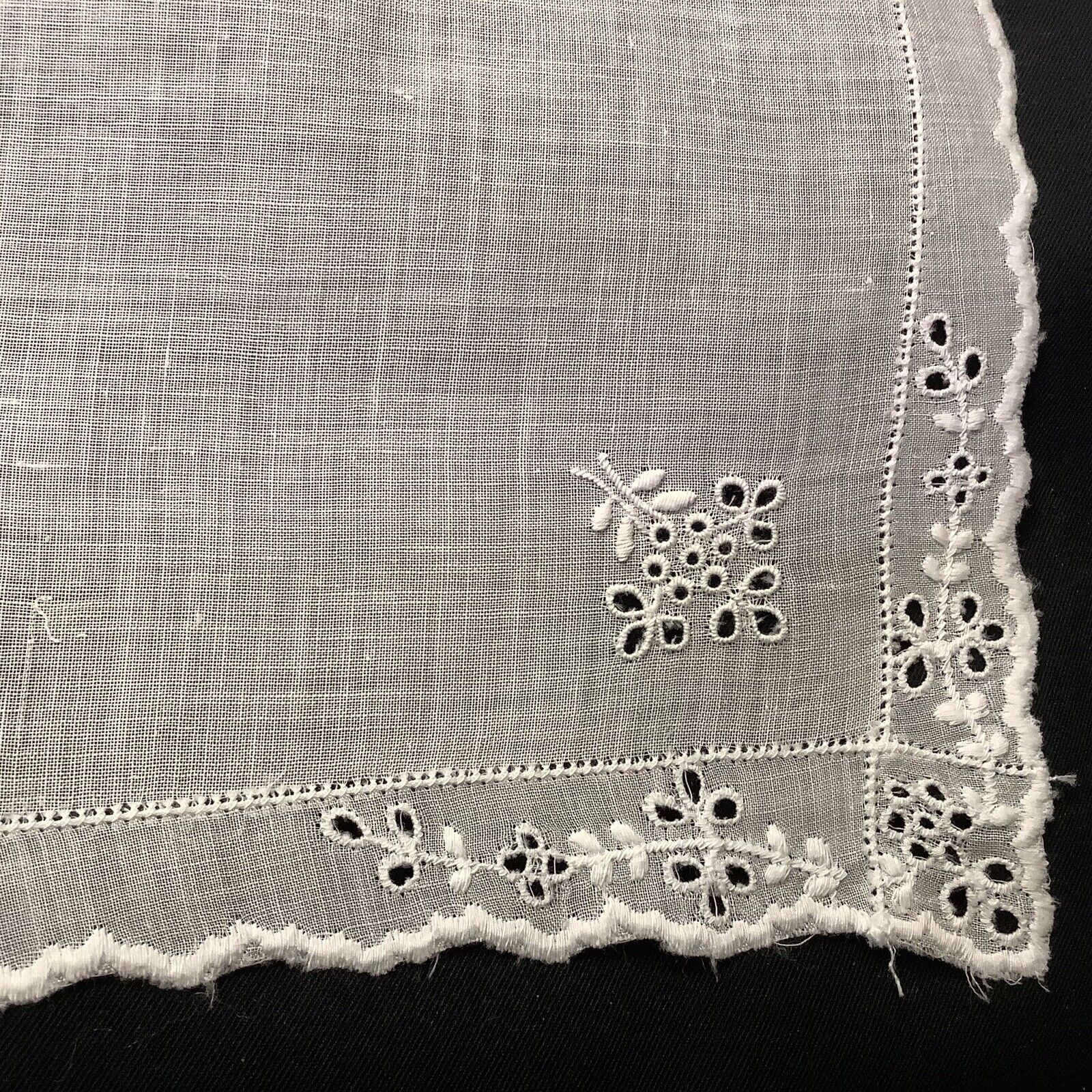 10975🌟Antique 1900s Early Broderie Anglaise Eyelet Wedding Handkerchief Cutter