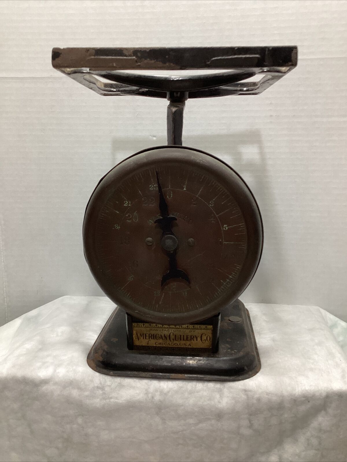 Vintage 9” Tall 1900’s American Cutlery Co. Family Young Scale