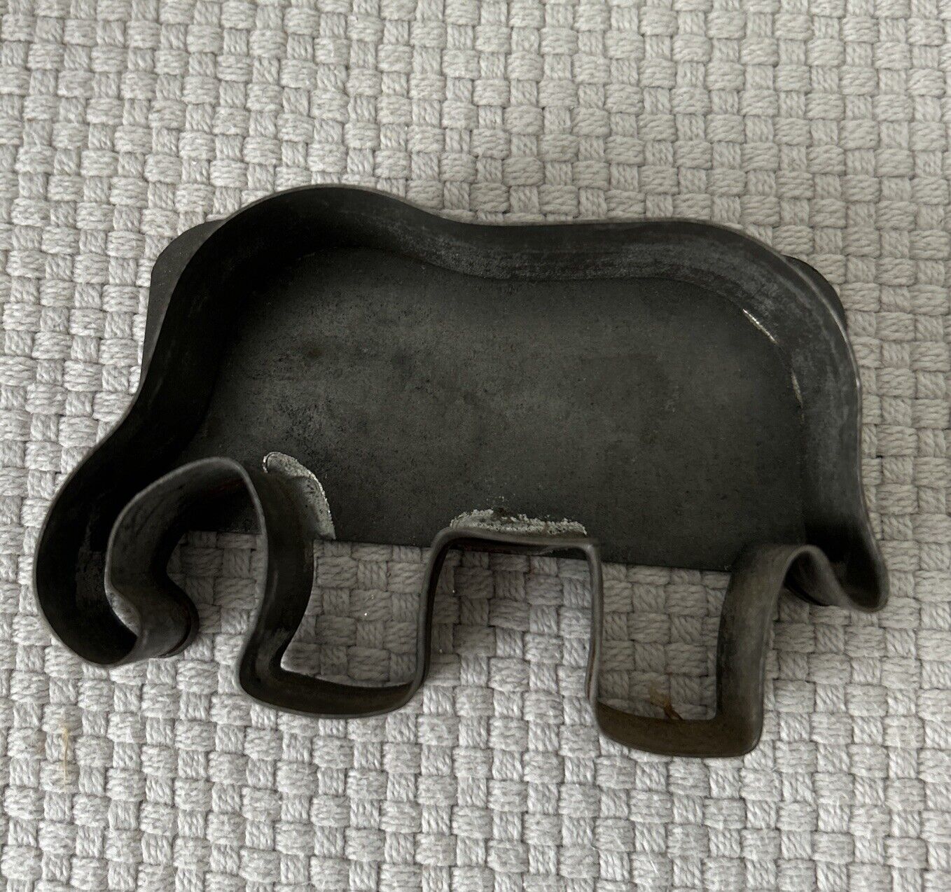 **RARE*** ANTIQUE Circa 1800’s ELEPHANT FLAT BACK COOKIE CUTTER~PRIMITIVE~RARE**