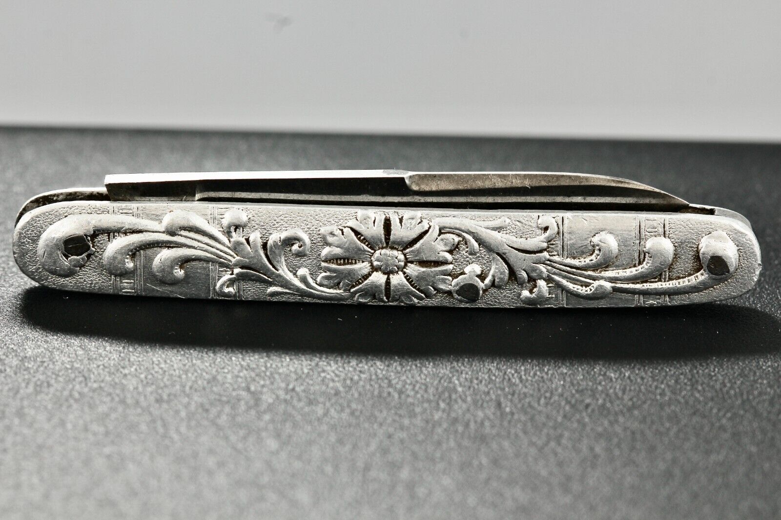 Early 1900's Cattaraugus Cutlery Co Little Valley, NY Floral Etched Pocket Knife