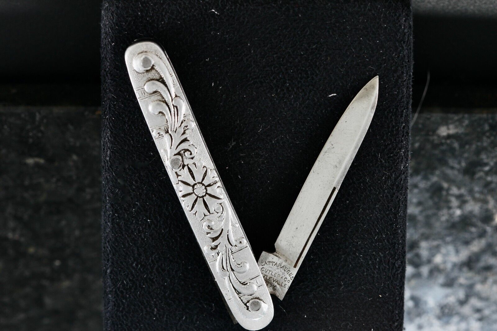Early 1900's Cattaraugus Cutlery Co Little Valley, NY Floral Etched Pocket Knife