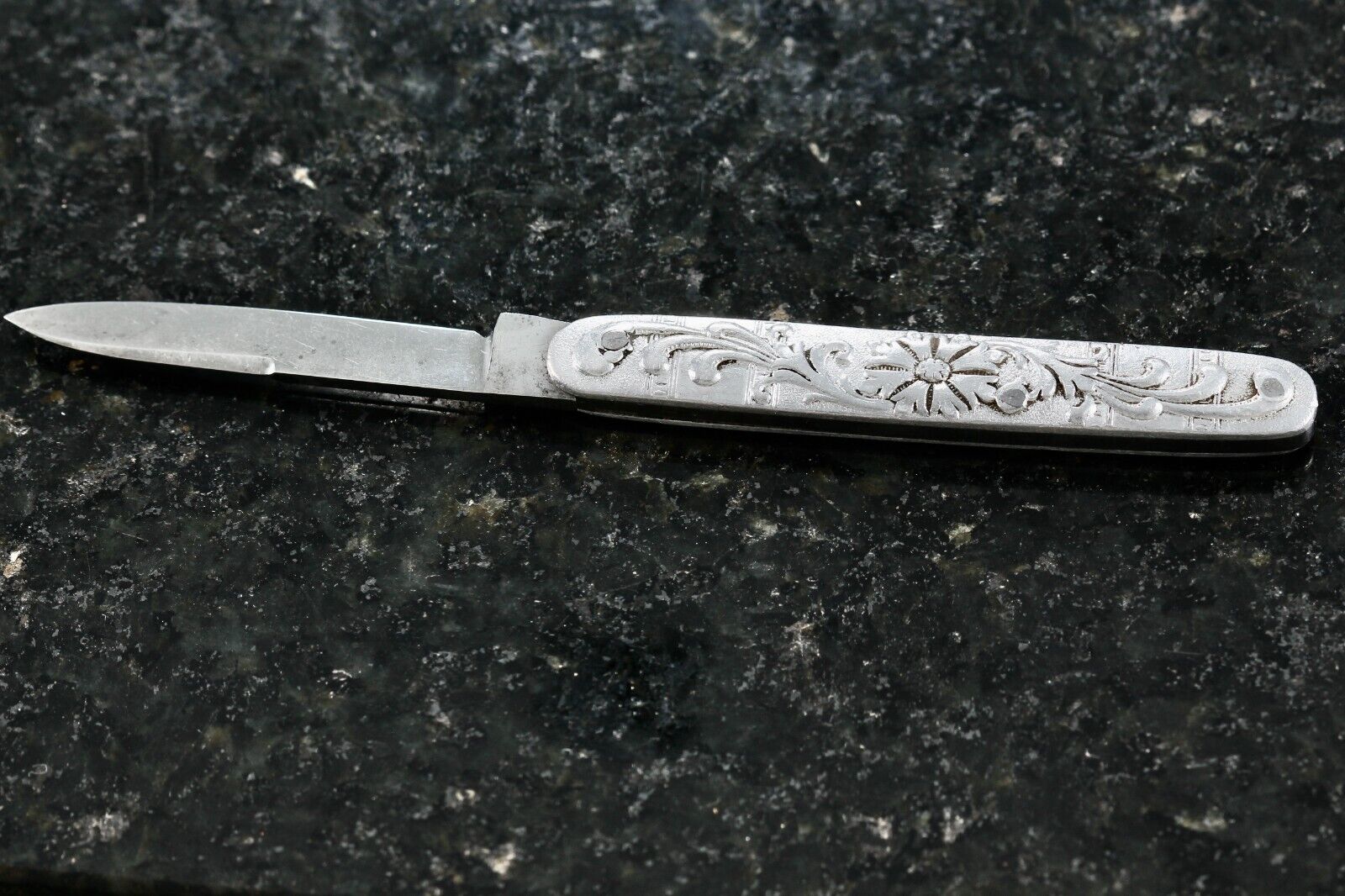 Early 1900's Cattaraugus Cutlery Co Little Valley, NY Floral Etched Pocket Knife