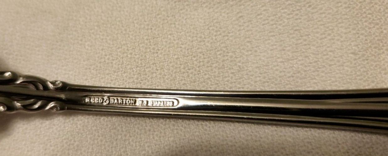 (1) One 18/8 Stainless Reed & Barton 1800 Sugar Shell 6 3/8" NICE!!