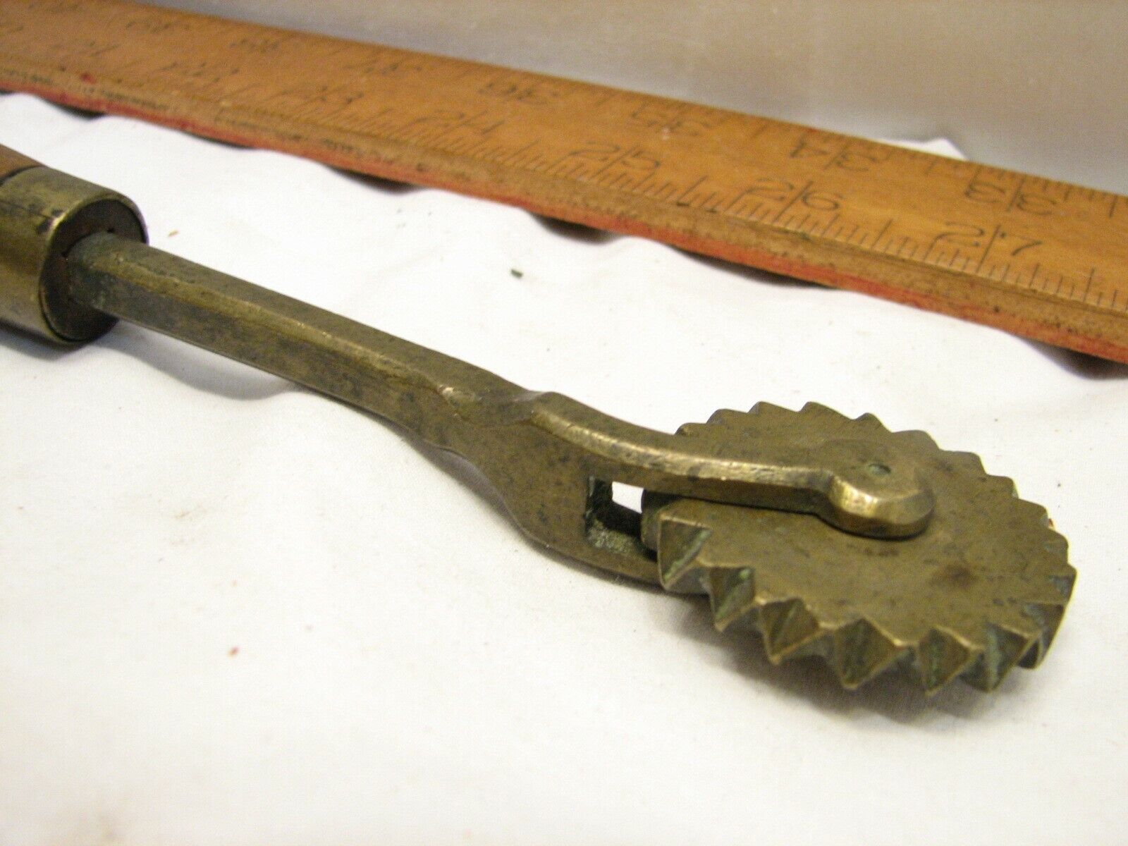 Antique 1800s Heavy Brass Wheel Pie Crimper Dough Cutter Primitive Kitchen Tool