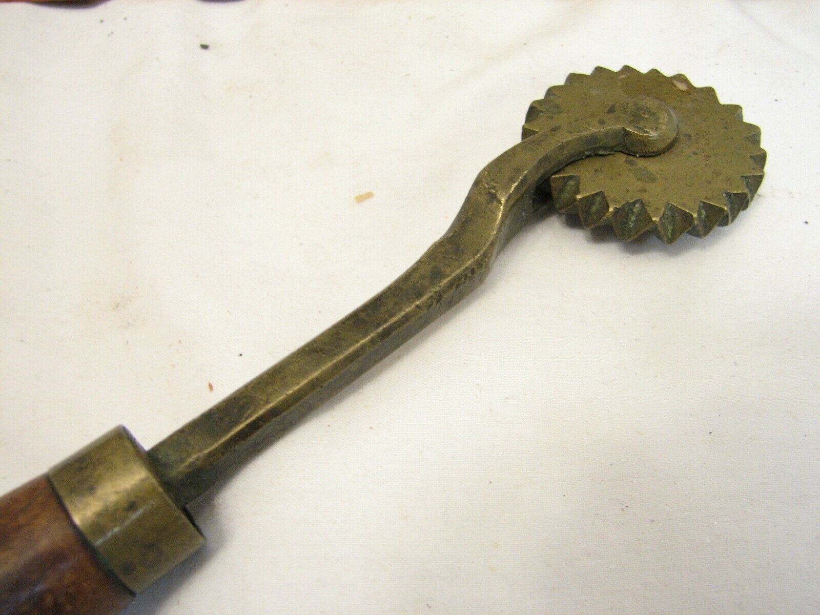 Antique 1800s Heavy Brass Wheel Pie Crimper Dough Cutter Primitive Kitchen Tool