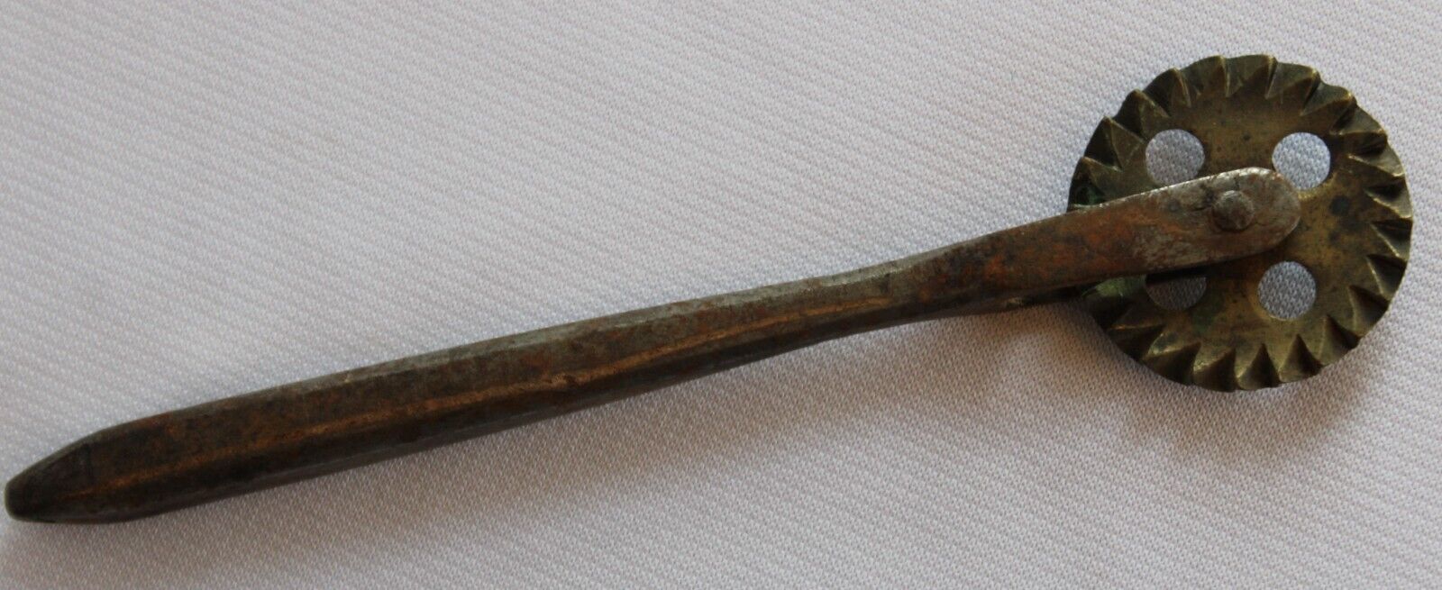 ANTIQUE 1800'S FORGED BRONZE & IRON PIE CRIMPER WHEEL PASTRY CUTTER KITCHEN TOOL