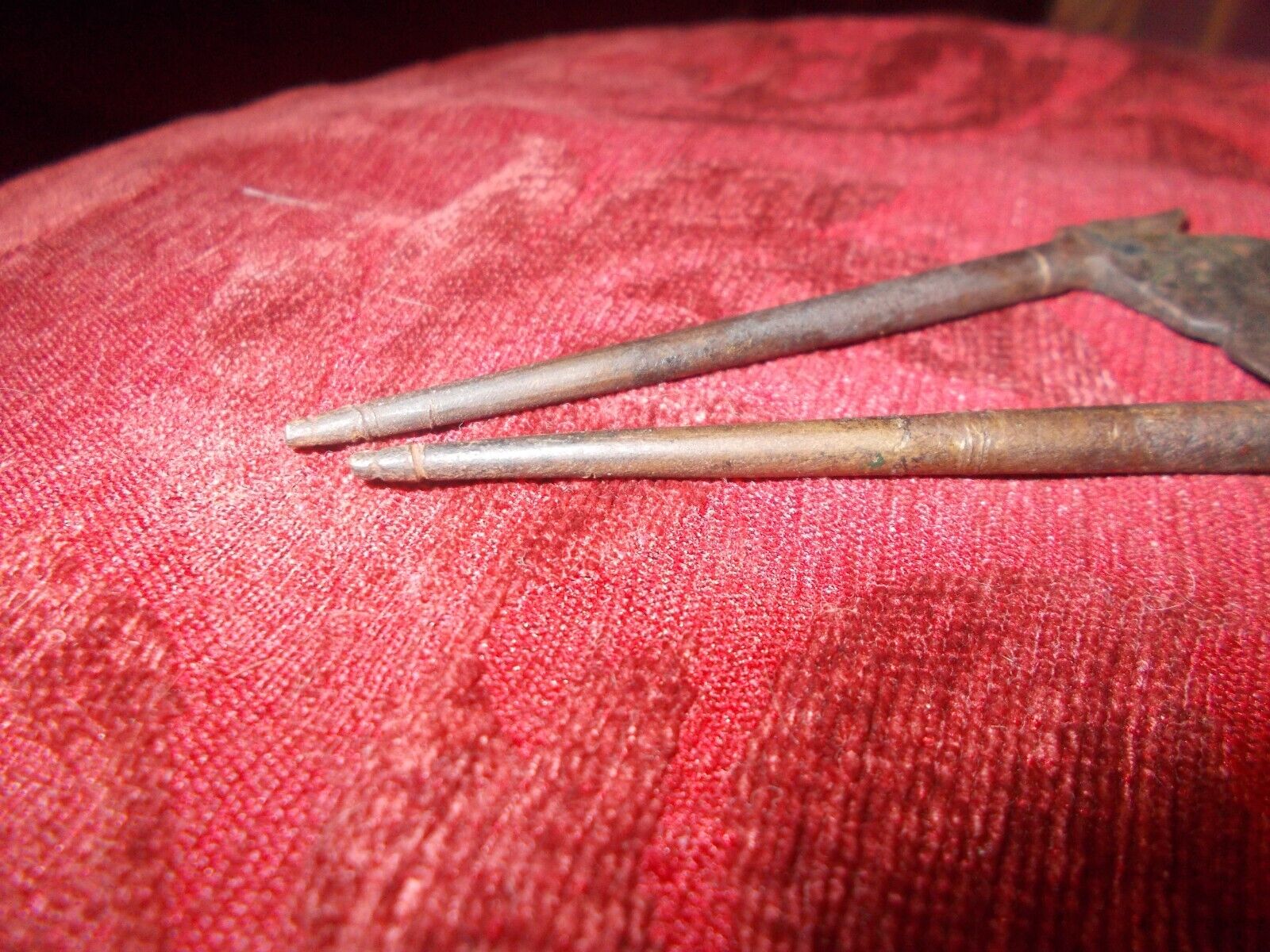 LATE 1700S EARLY 1800S  EARLY TOBACCO CUTTER FOR CIGARS TO CUT OFF END.  SEAHORS