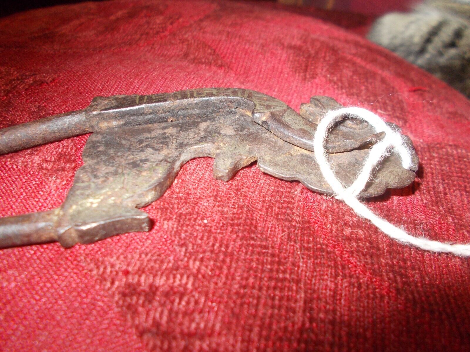 LATE 1700S EARLY 1800S  EARLY TOBACCO CUTTER FOR CIGARS TO CUT OFF END.  SEAHORS