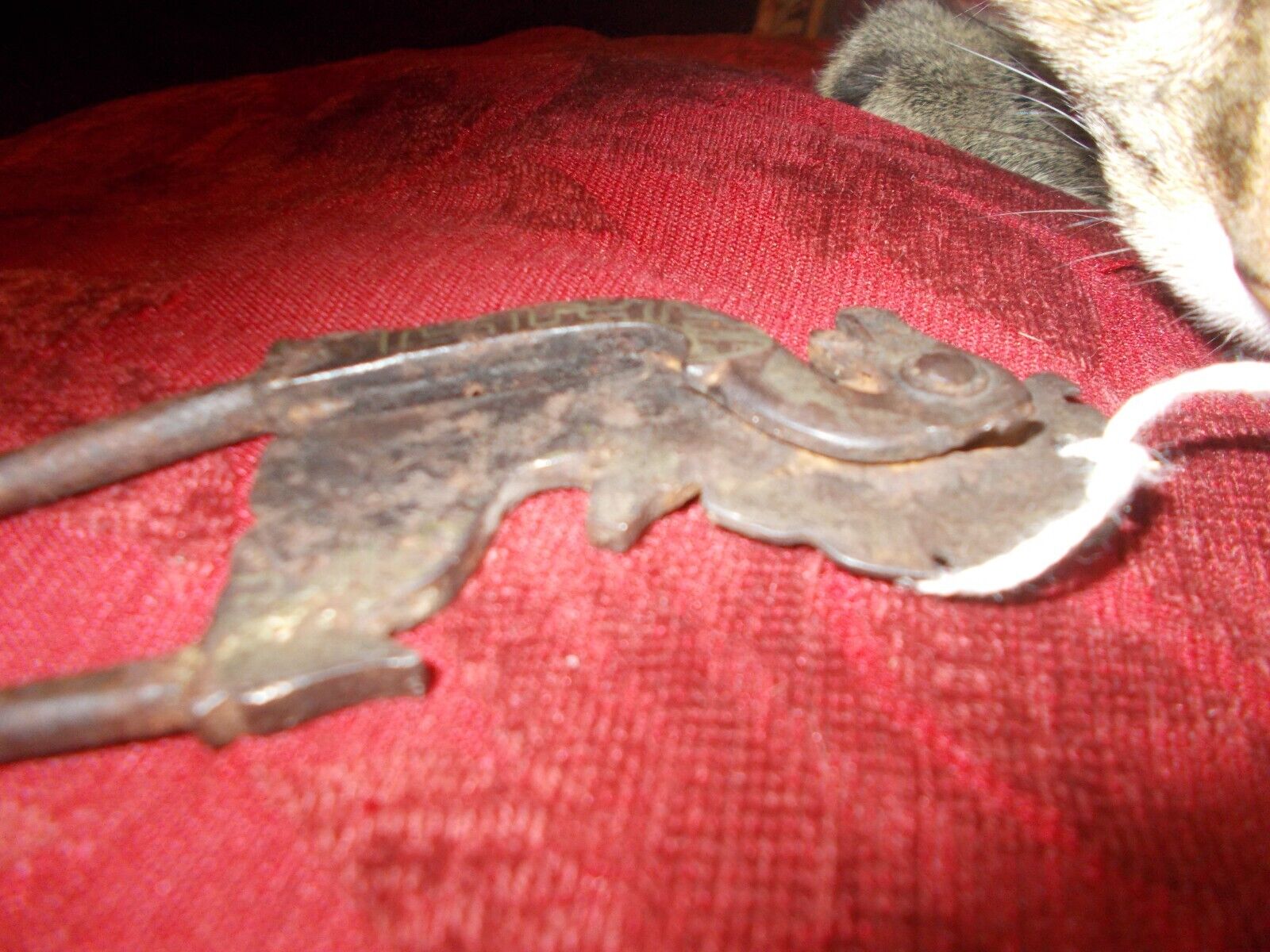 LATE 1700S EARLY 1800S  EARLY TOBACCO CUTTER FOR CIGARS TO CUT OFF END.  SEAHORS