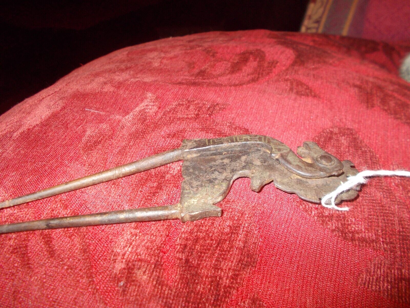 LATE 1700S EARLY 1800S  EARLY TOBACCO CUTTER FOR CIGARS TO CUT OFF END.  SEAHORS