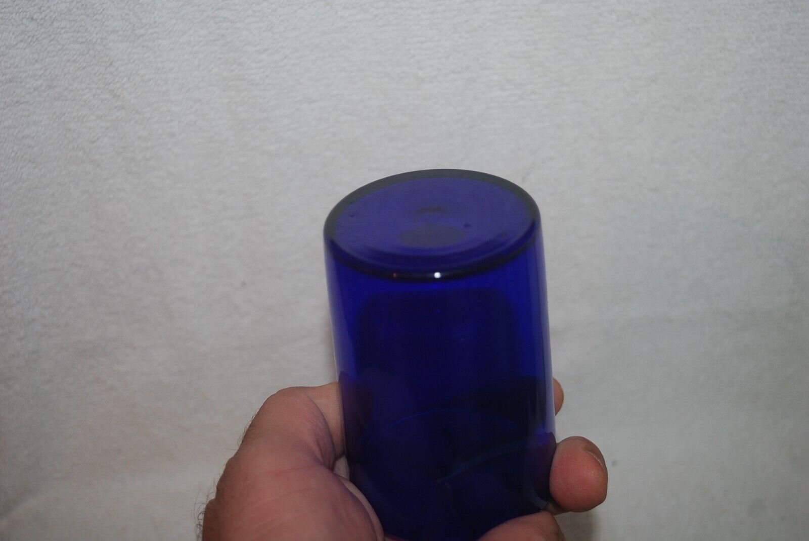 GREAT EARLY TO MID 1900'S COBALT BLUE ART GLASS TUMBLER