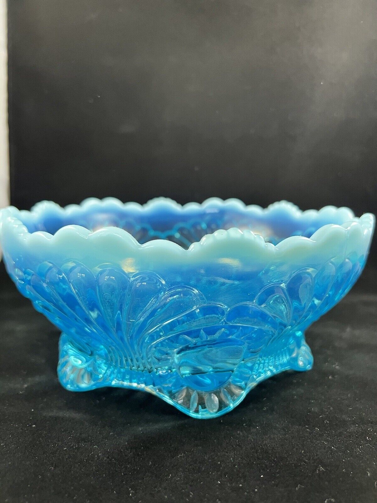 Elegant Vintage Blue Opalescent Jefferson Glass Berry Bowl. 1900’s Pressed Glass