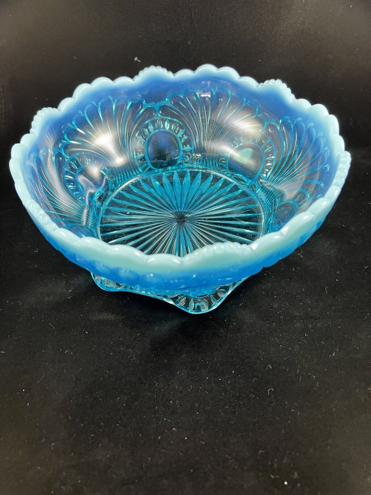 Elegant Vintage Blue Opalescent Jefferson Glass Berry Bowl. 1900’s Pressed Glass