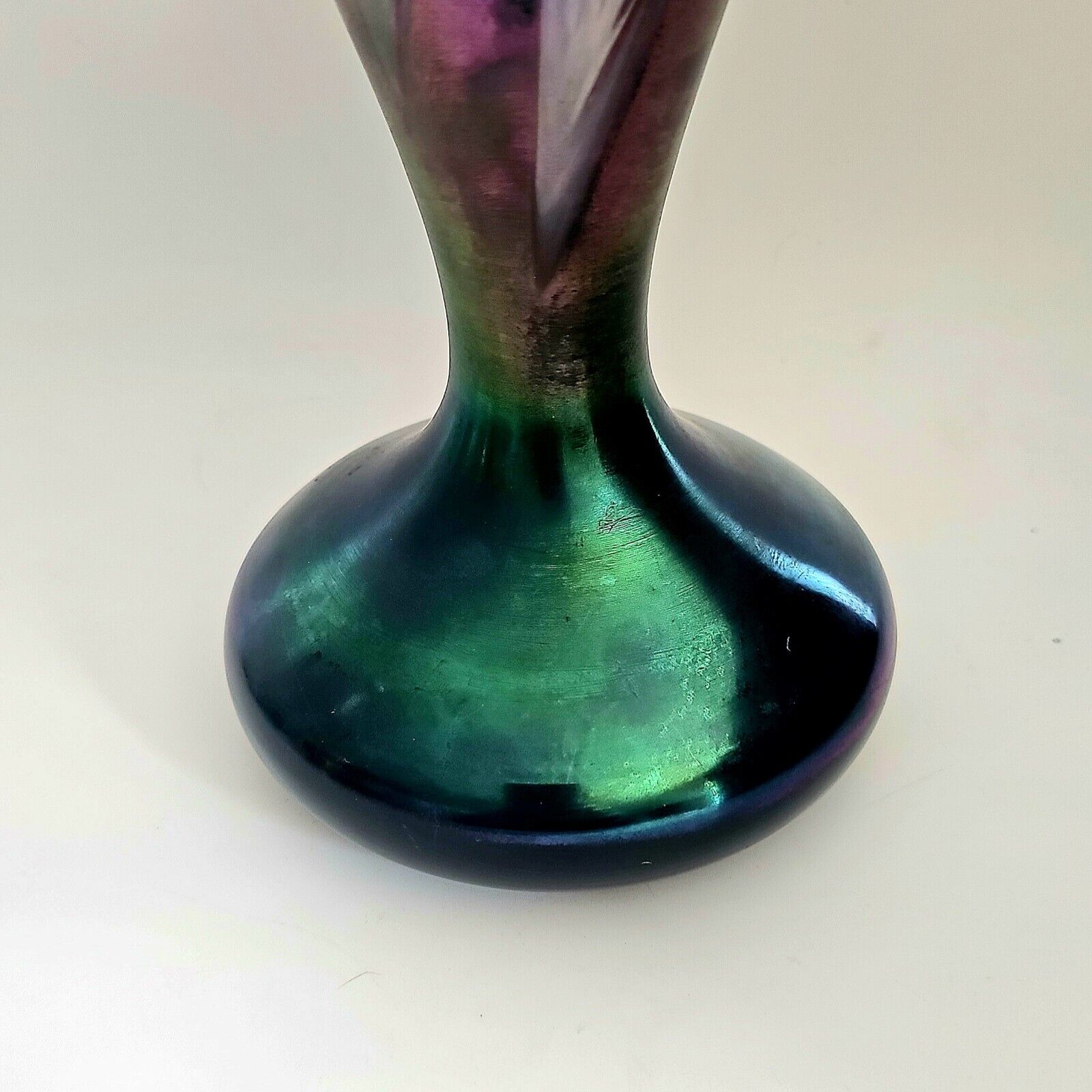 Bohemian Rindskopf Pulled Feather Iris Iridescent Art Nouveau Glass Vase C. 1900
