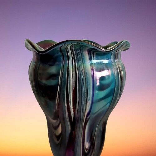 Bohemian Rindskopf Pulled Feather Iris Iridescent Art Nouveau Glass Vase C. 1900
