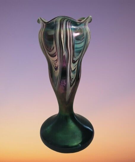 Bohemian Rindskopf Pulled Feather Iris Iridescent Art Nouveau Glass Vase C. 1900