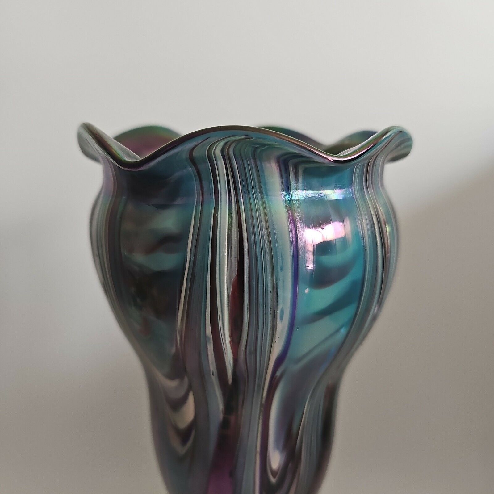 Bohemian Rindskopf Pulled Feather Iris Iridescent Art Nouveau Glass Vase C. 1900