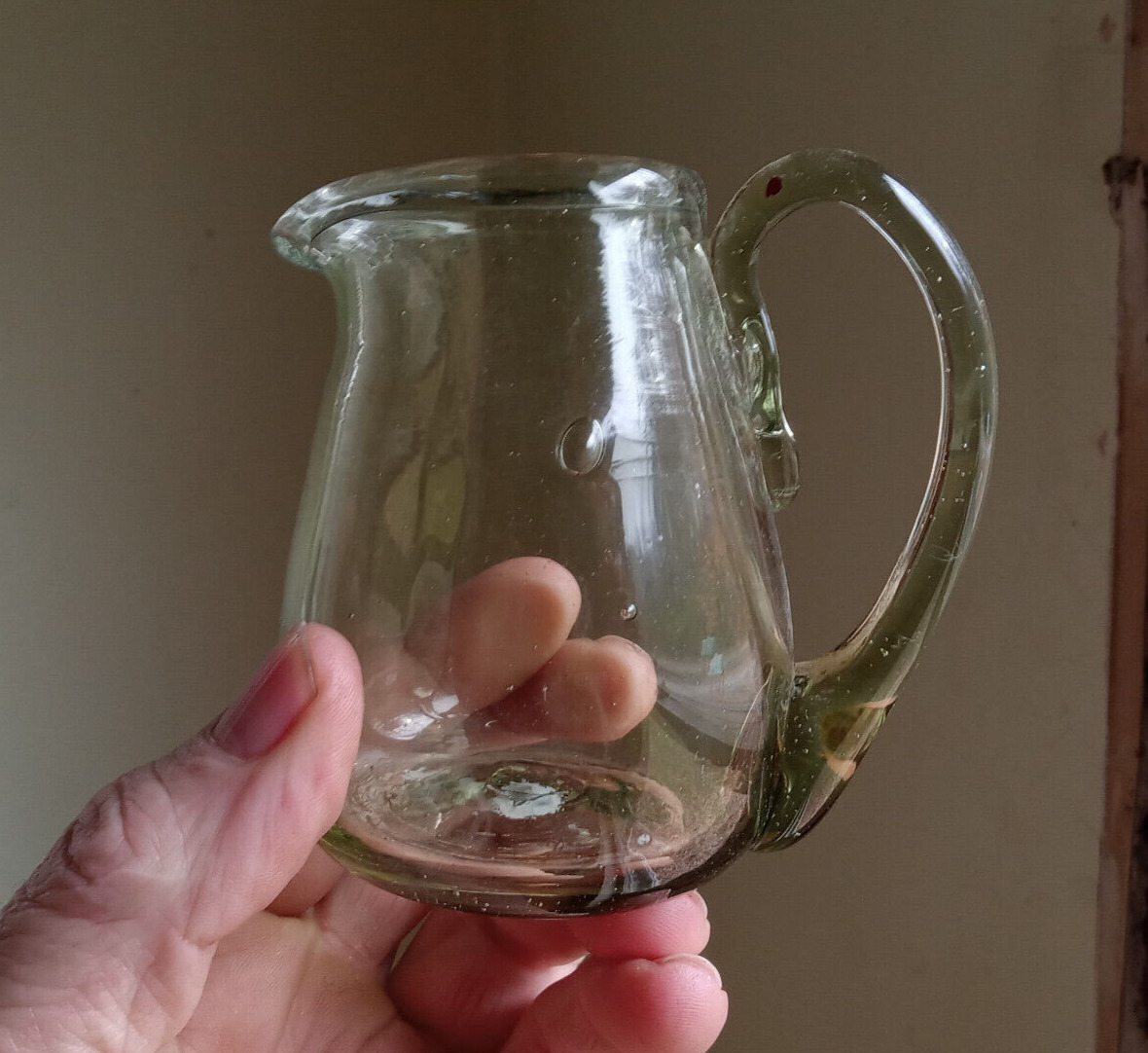 HAND BLOWN GREEN GLASS CREAMER W/APPLIED HANDLE JAMESTOWN 1700s REPRO COPY