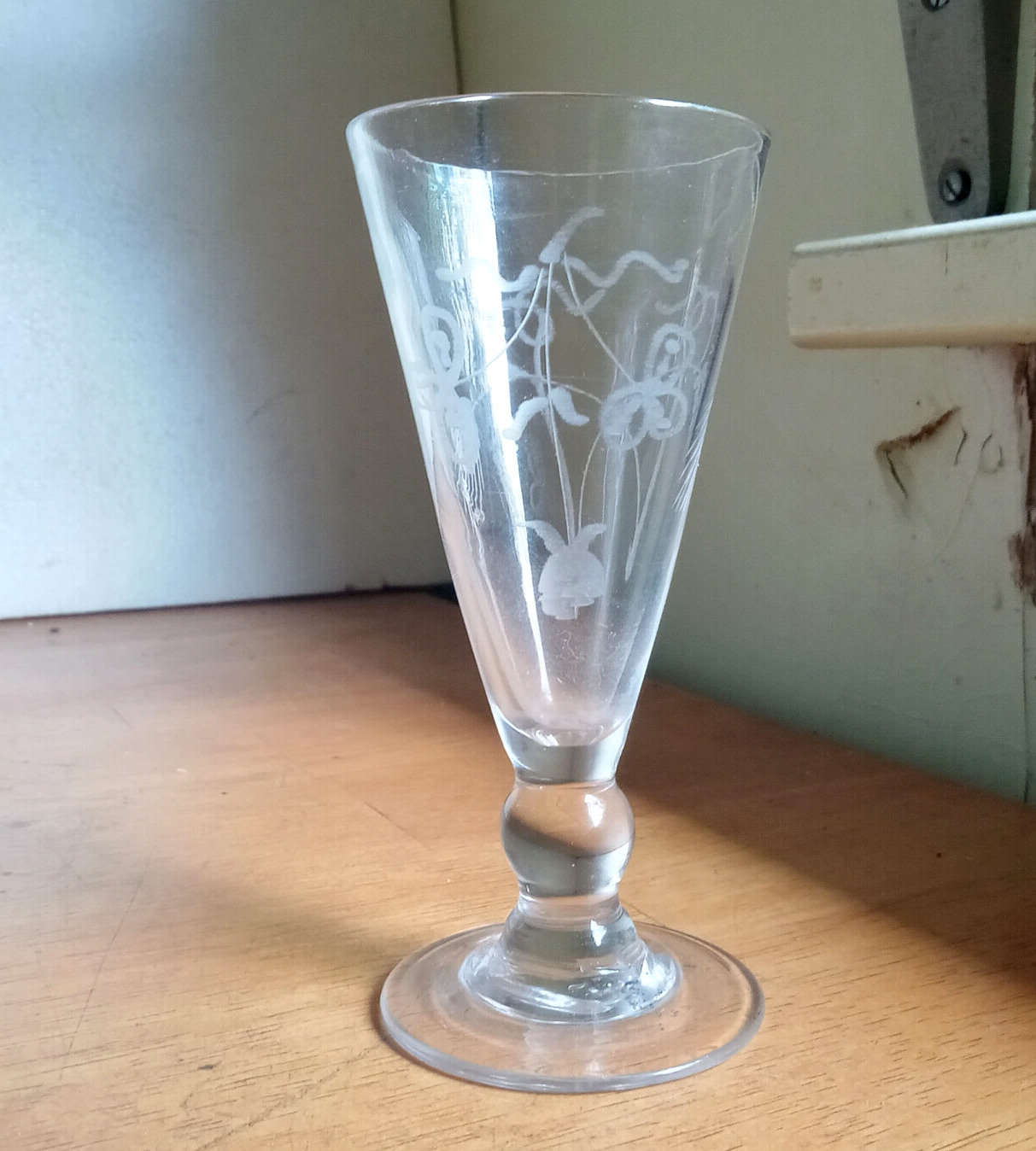 EARLY 1800 FREE BLOWN PONTILED WINE GLASS WITH WHEEL CUT ENGRAVED GRAIN & LEAVES