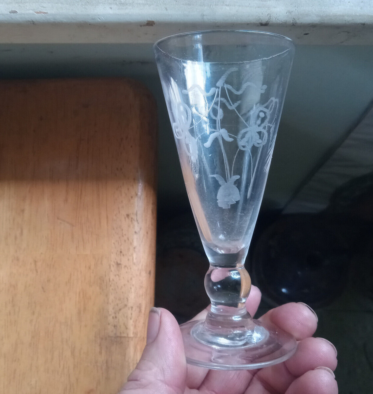 EARLY 1800 FREE BLOWN PONTILED WINE GLASS WITH WHEEL CUT ENGRAVED GRAIN & LEAVES