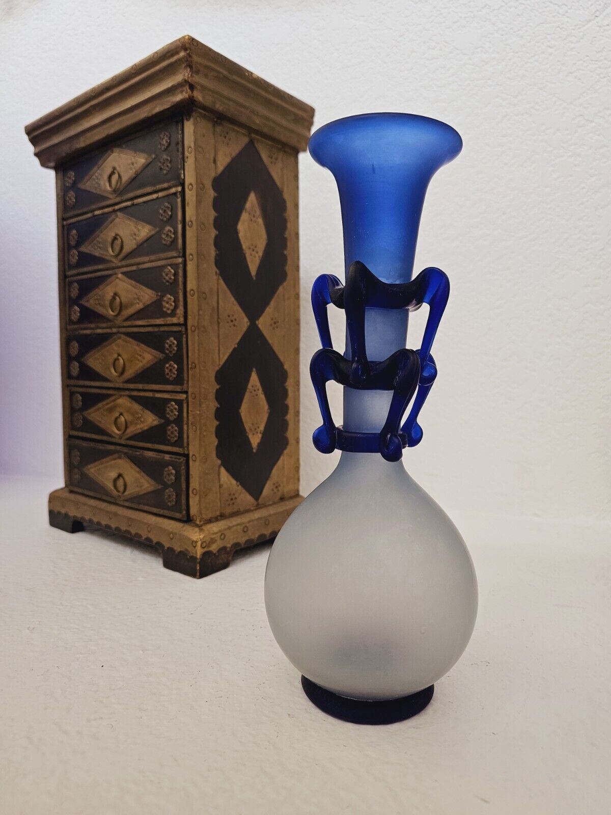 AN 18TH CENTURY MUGHAL INDIAN BLUE GLASS VASE -  CIRCA 1700'S 10"× 5" VERY RARE!