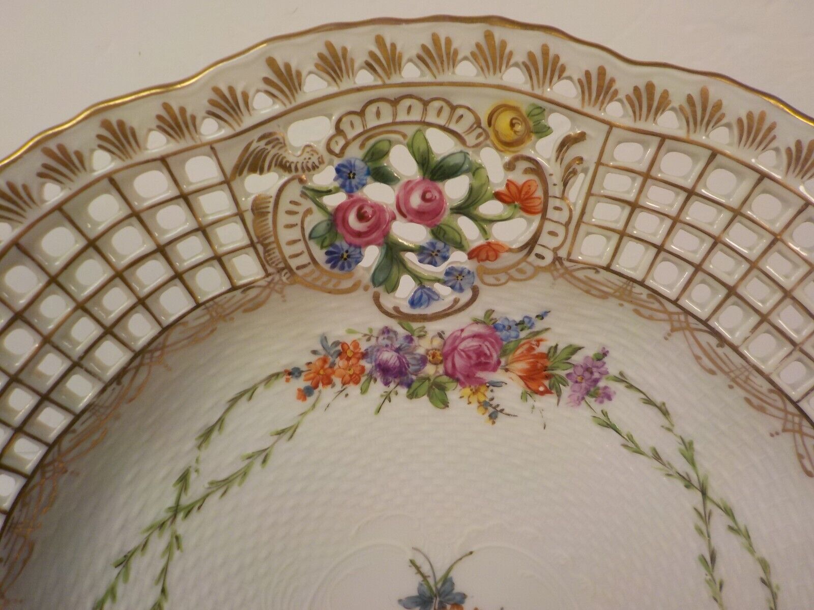 Carl Thieme Dresden Saxony Reticulated 11.5" Cabinet Plate, c. early 1900's