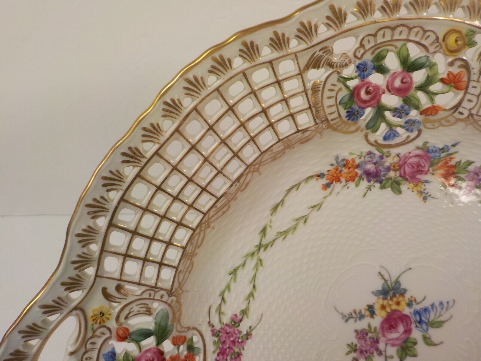 Carl Thieme Dresden Saxony Reticulated 11.5" Cabinet Plate, c. early 1900's