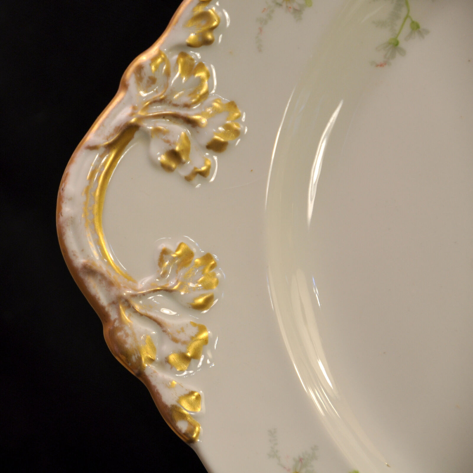 Limoges Guerin Platter 18 1/2" X 13 3/8" Embossing 1900-1932 Daisy Sprays w/Gold