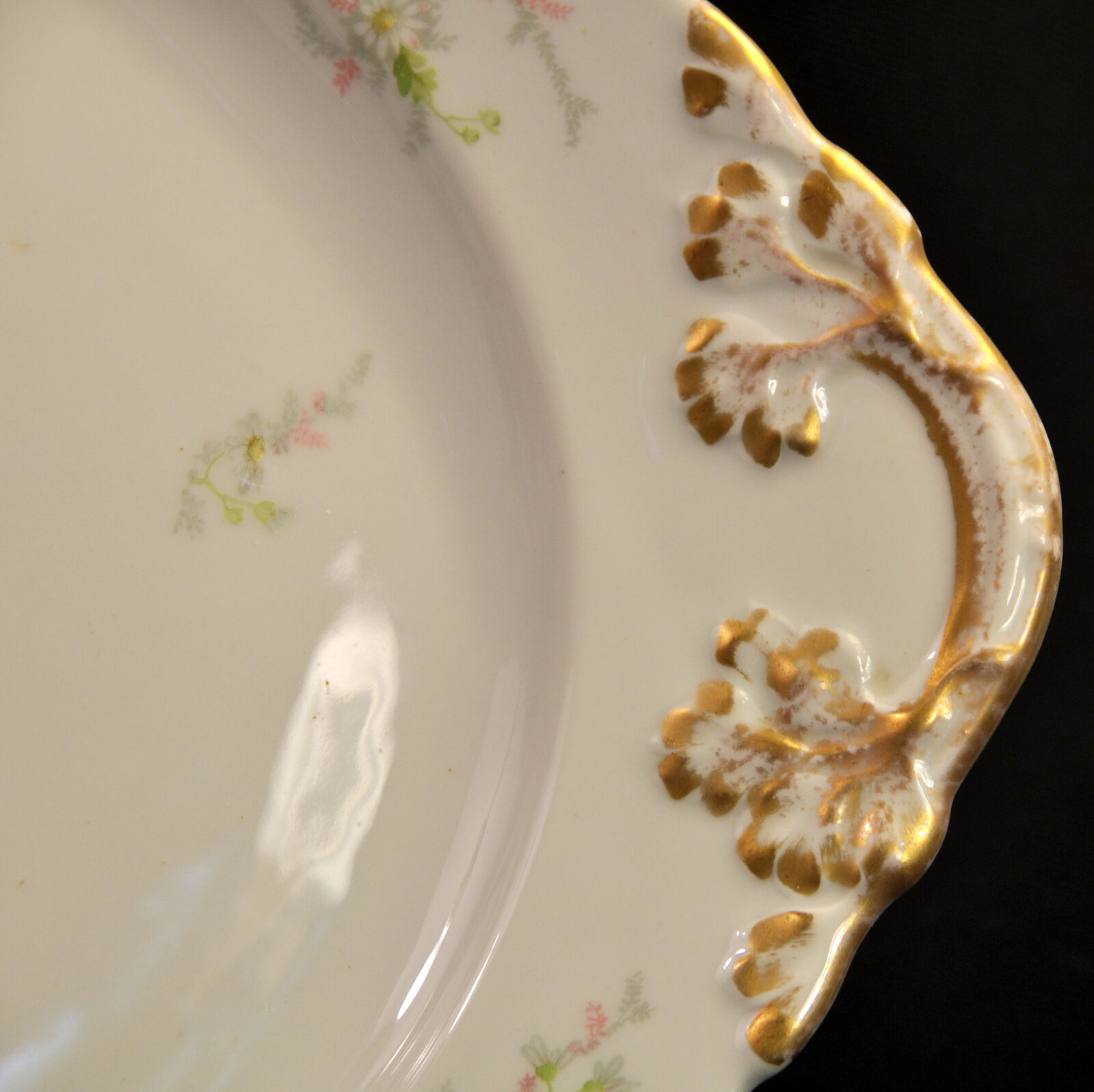 Limoges Guerin Platter 18 1/2" X 13 3/8" Embossing 1900-1932 Daisy Sprays w/Gold