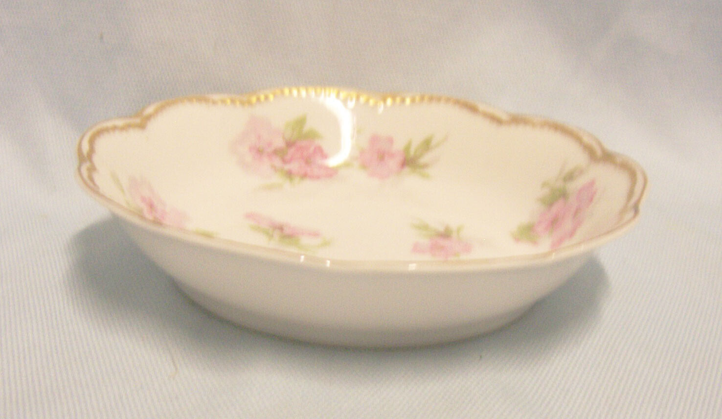 BOWL FRUIT/DESSERT/SAUCE Haviland France Limoges 5.5" D Floral Gold Trim (A2)