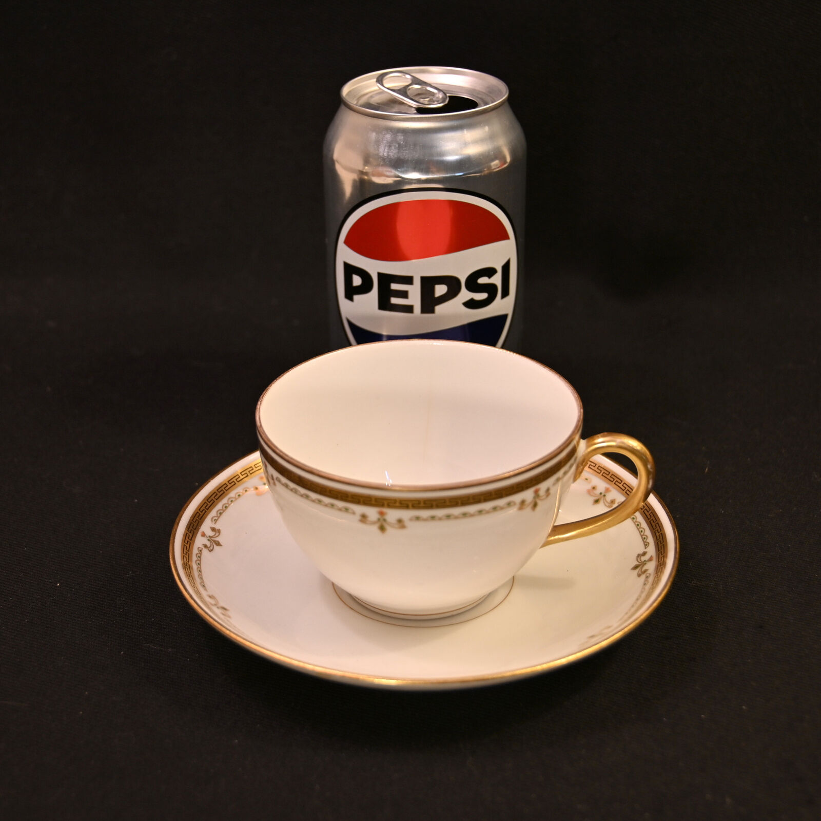 Limoges Bernardaud B&Co 2 Cups & Saucers 1900-1914 Greek Key Dainty Scrolls Gold