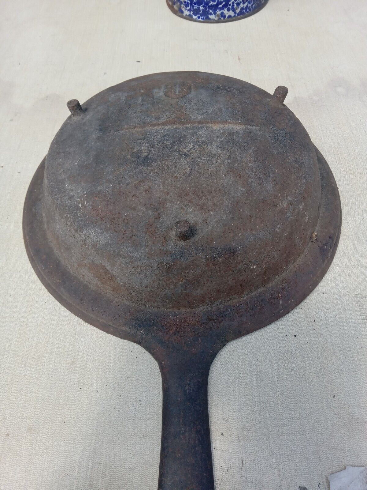 🔥ANTIQUE 1800's CAST IRON #10 SKILLET 3 LEGS SHIPS FREE 😃