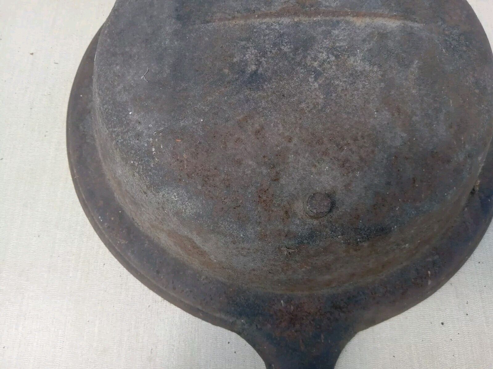 🔥ANTIQUE 1800's CAST IRON #10 SKILLET 3 LEGS SHIPS FREE 😃