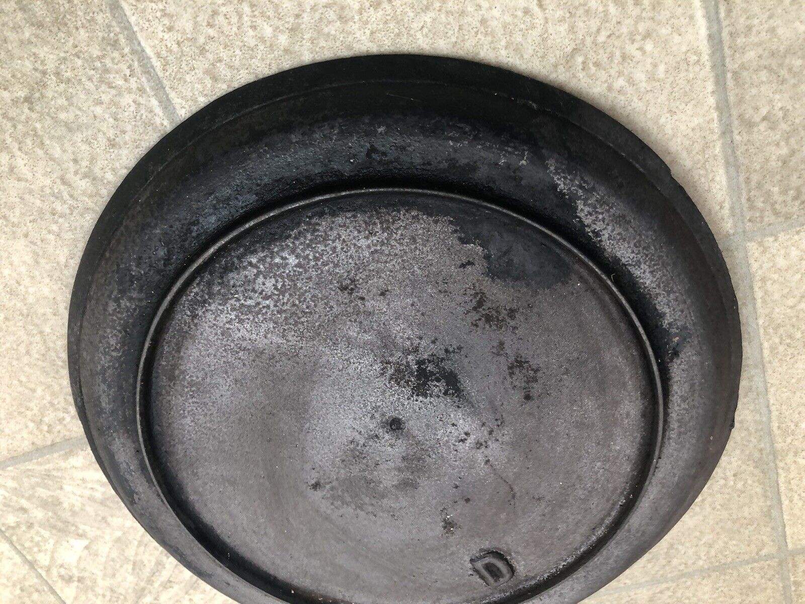 1800'S VINTAGE CAST IRON #8 HAND GRIDDLE FRY PAN, "D" MARK, HEAT RING