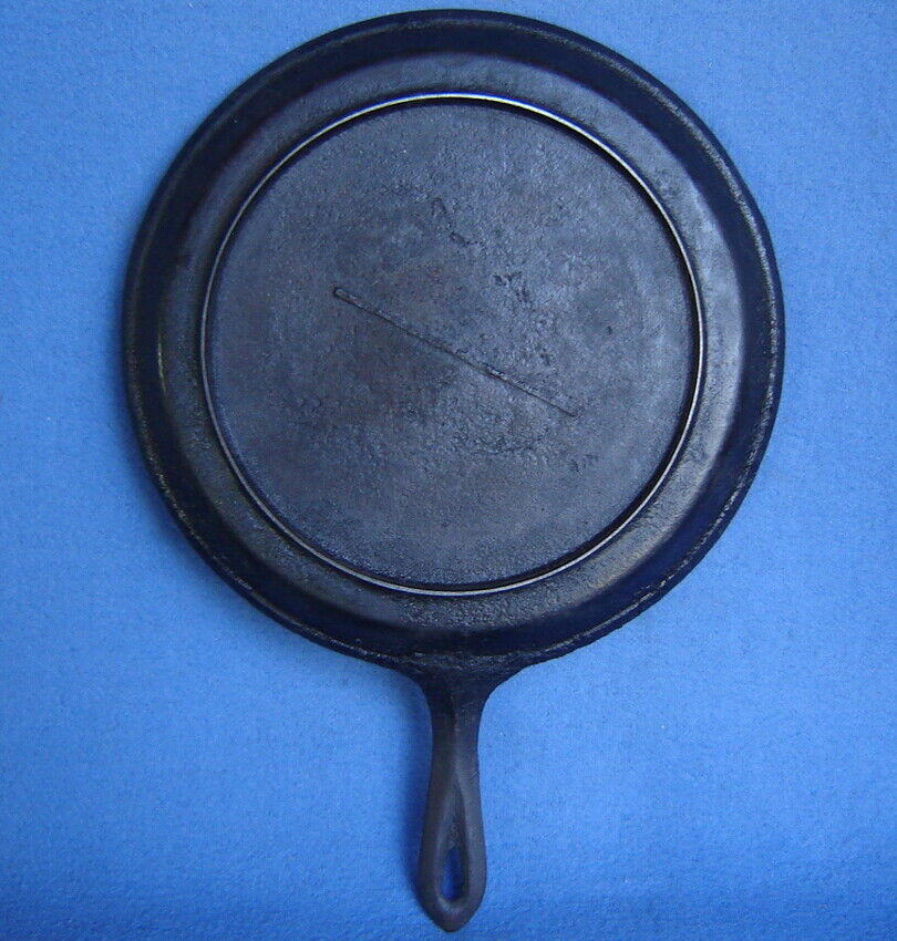 Antique #8 Cast Iron 10" GRIDDLE ~ 1800s w/Heat Ring & Gate Mark ~ Vintage Round