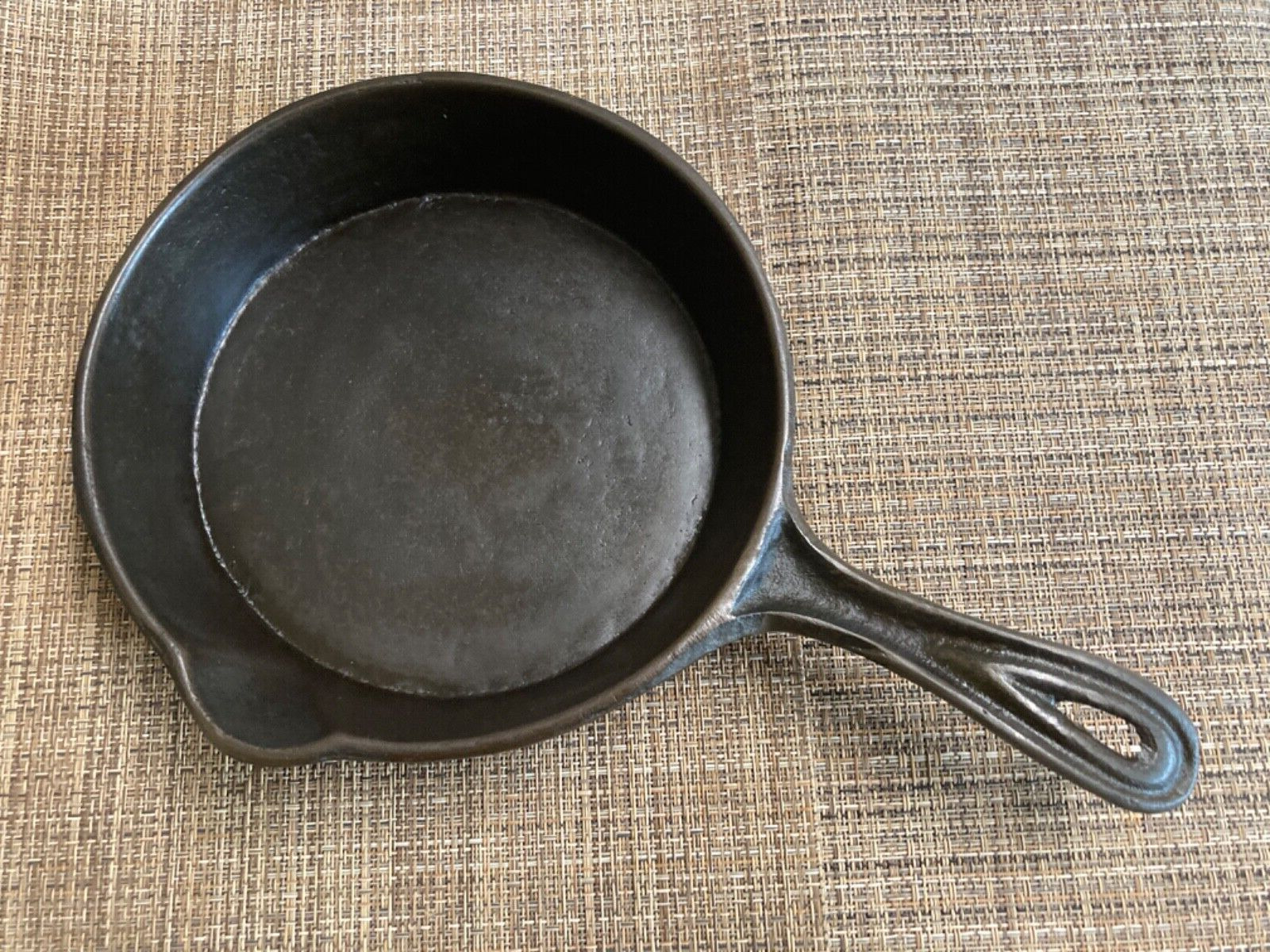 1800's Rough Cast Iron 7 1/2 in. Single Spout Skillet with Fancy Handle