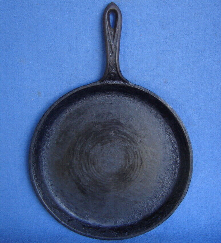 Antique #8 Cast Iron 10" GRIDDLE ~ 1800s w/Heat Ring & Gate Mark ~ Vintage Round