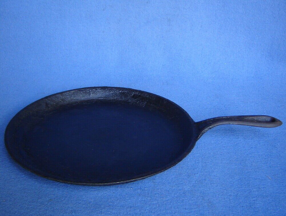 Antique #8 Cast Iron 10" GRIDDLE ~ 1800s w/Heat Ring & Gate Mark ~ Vintage Round