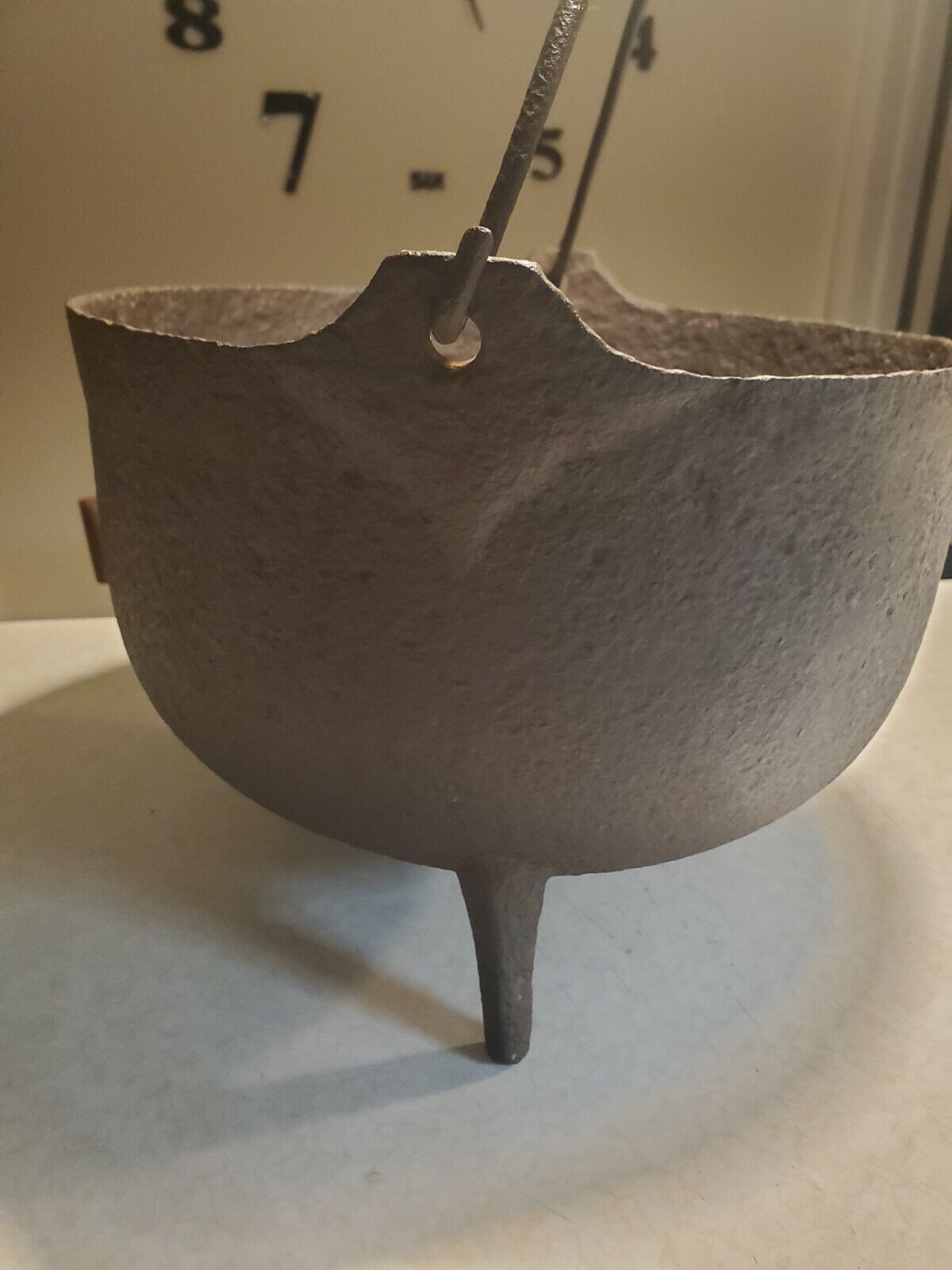 ANTIQUE EARLY 1800S 3 LEG CAST IRON BEAN POT KETTLE  w BALE Good Used Condition 