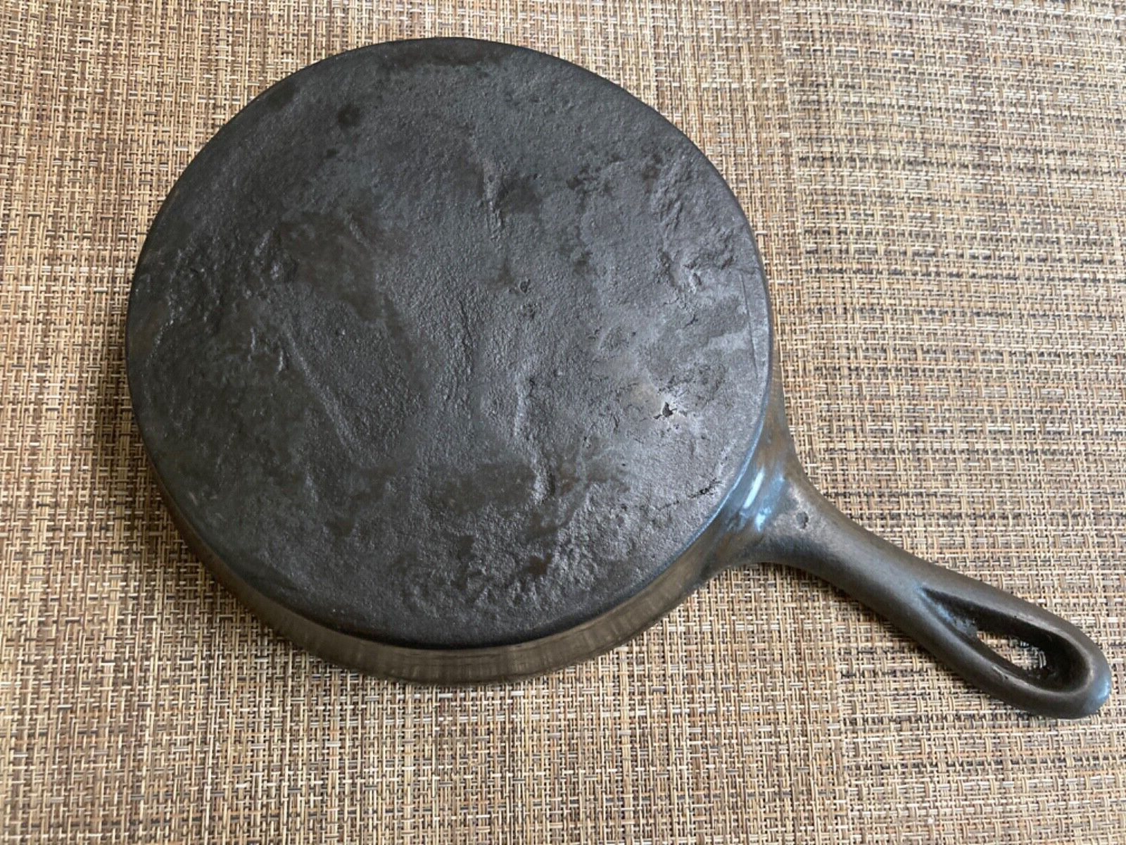 1800's Rough Cast Iron 7 1/2 in. Single Spout Skillet with Fancy Handle