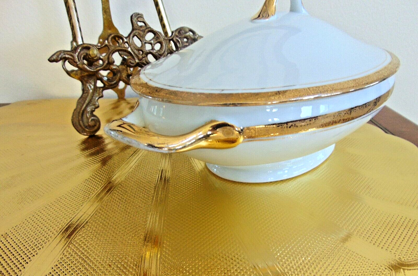 FRAUREUTH SAXONY GERMANY PORCELAIN COVERED VEGETABLE BOWL 18 k GOLD TRIM 1900'S