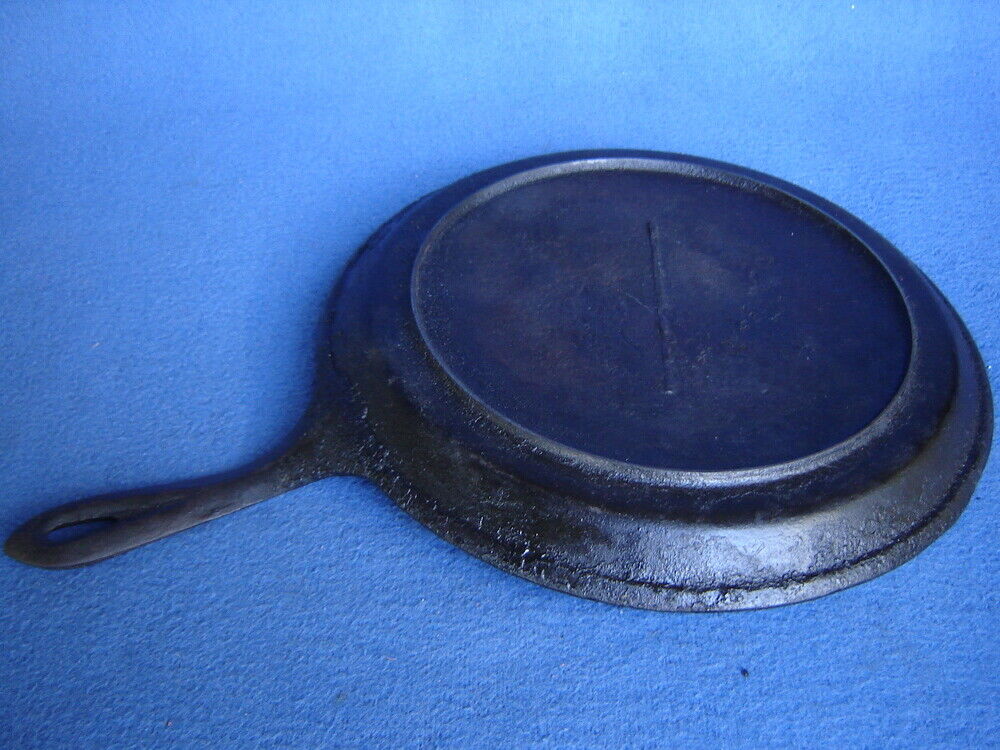 Antique #8 Cast Iron 10" GRIDDLE ~ 1800s w/Heat Ring & Gate Mark ~ Vintage Round
