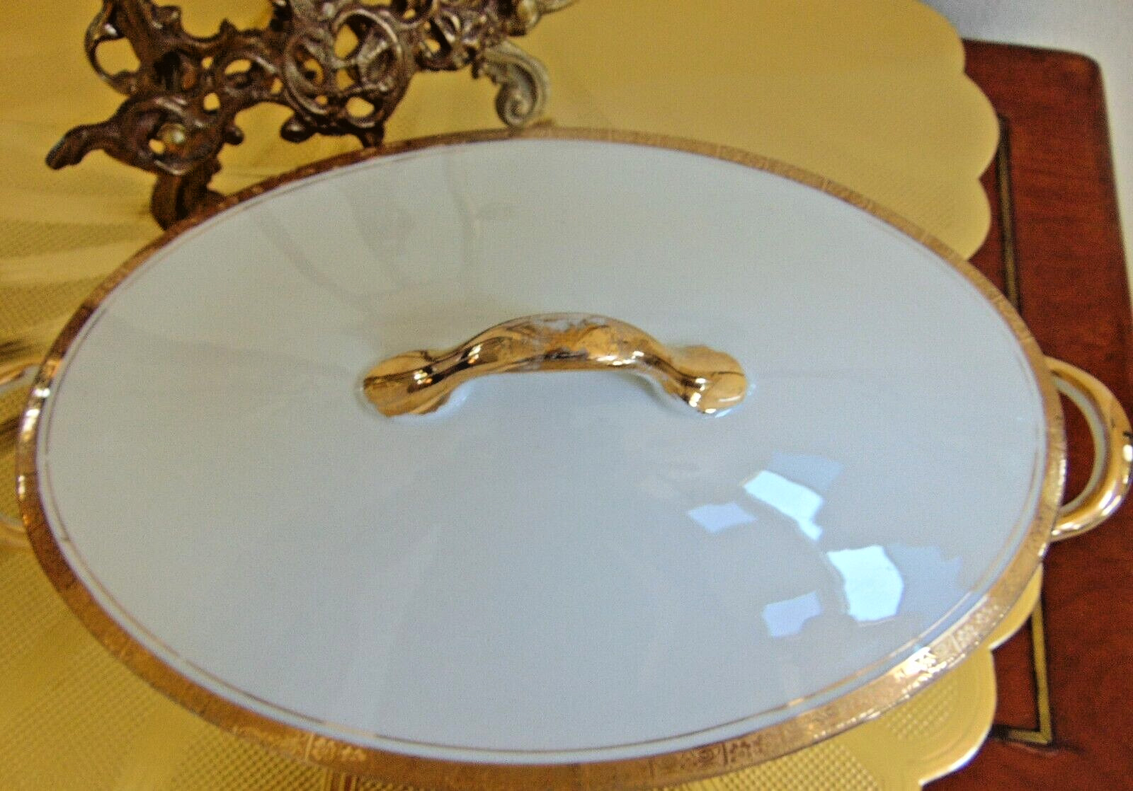 FRAUREUTH SAXONY GERMANY PORCELAIN COVERED VEGETABLE BOWL 18 k GOLD TRIM 1900'S