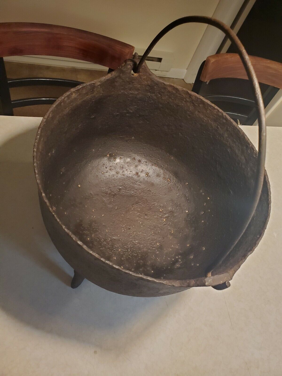 ANTIQUE EARLY 1800S 3 LEG CAST IRON BEAN POT KETTLE  w BALE Good Used Condition 