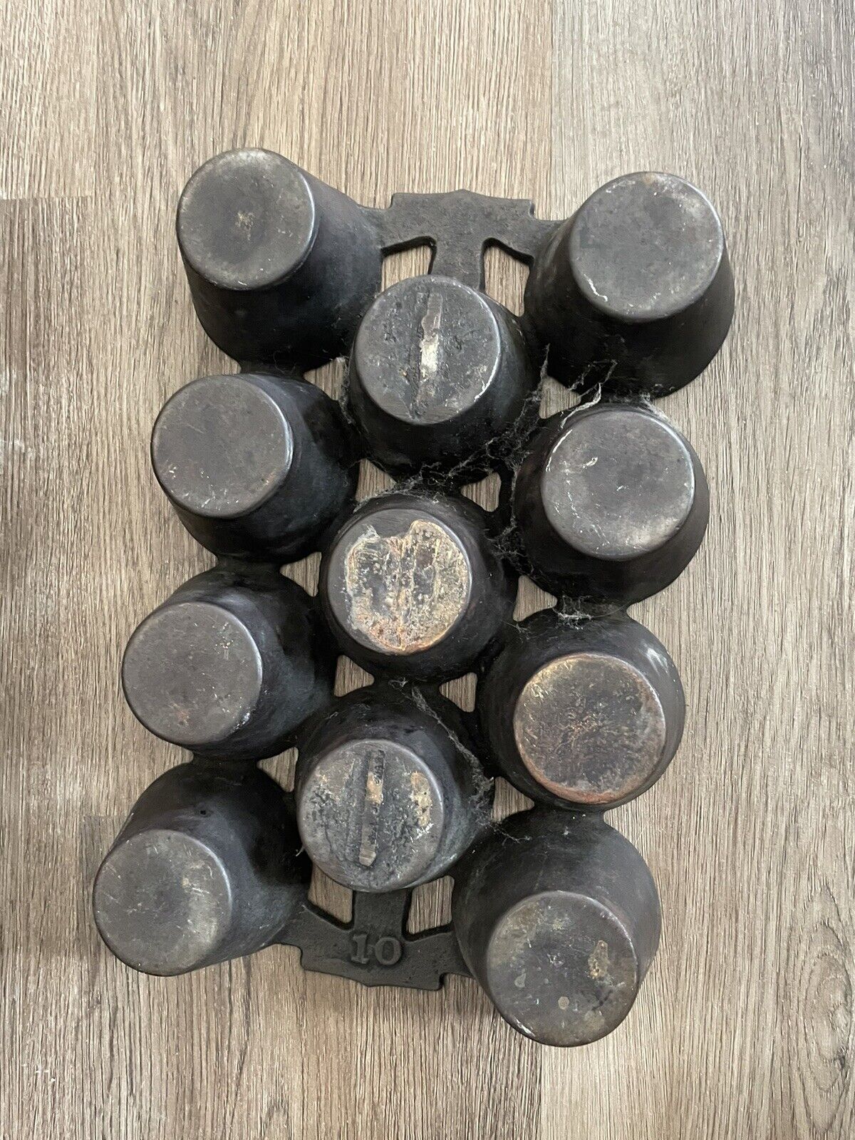 ANTIQUE (C.1800S) #10 CIVIL WAR ERA? CAST IRON MUFFIN PAN/GATE MARKS