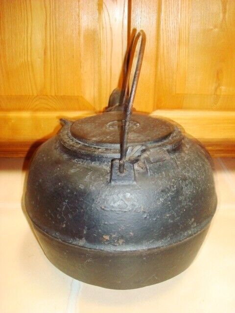 Primitive 1800's Rare WOOD BISHOP & CO. Cast Iron Water TEA KETTLE Bangor Maine