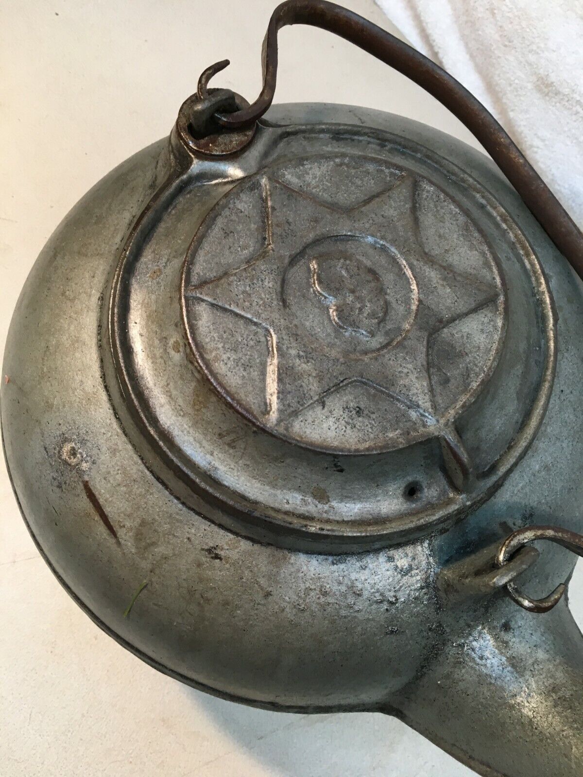 ANTIQUE 1800s Cast Iron Star Tea Pot Kettle Gate Mark 6 Pointed Star on Lid